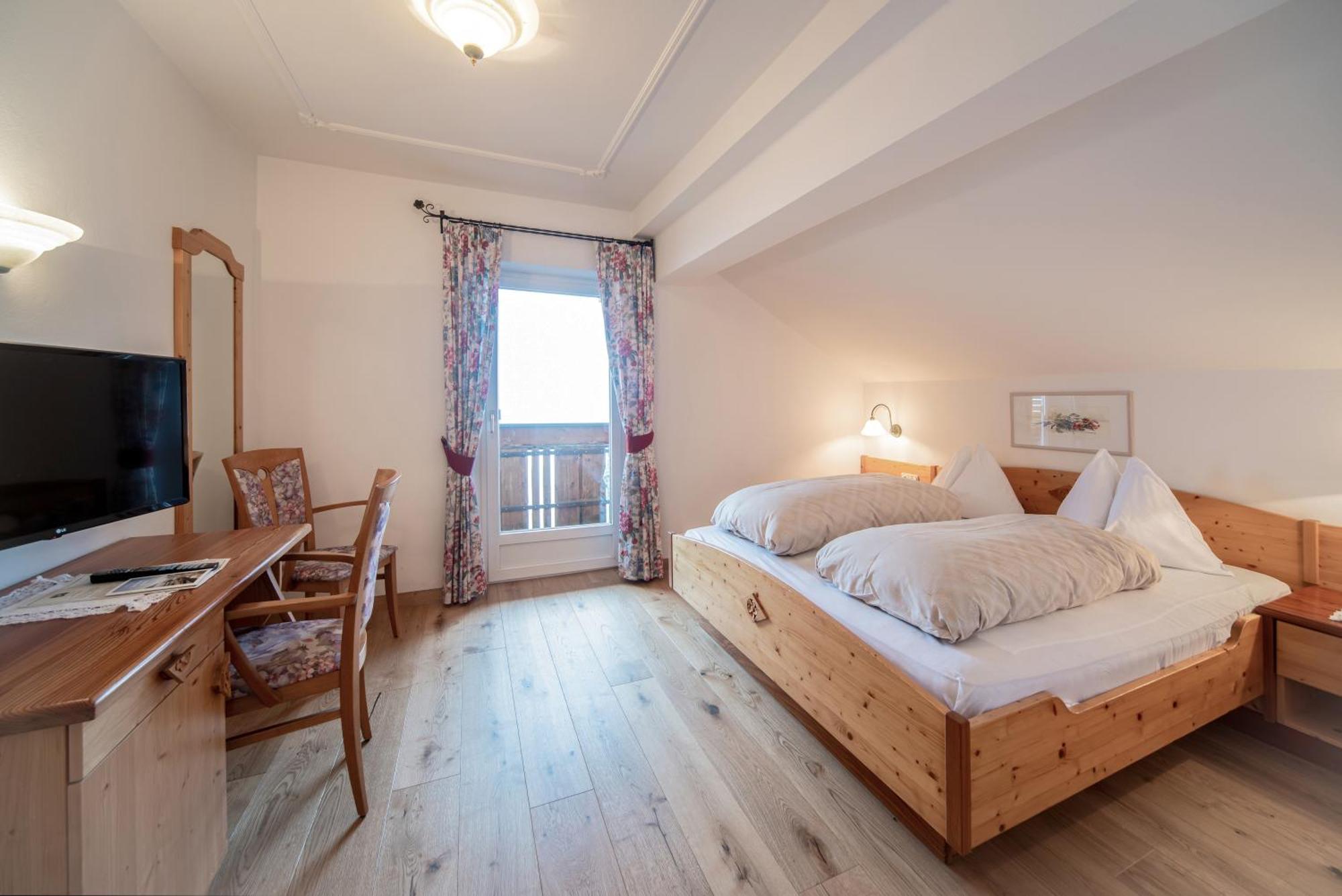 Landhotel Gasthof Zum Loewen Роденго Екстериор снимка